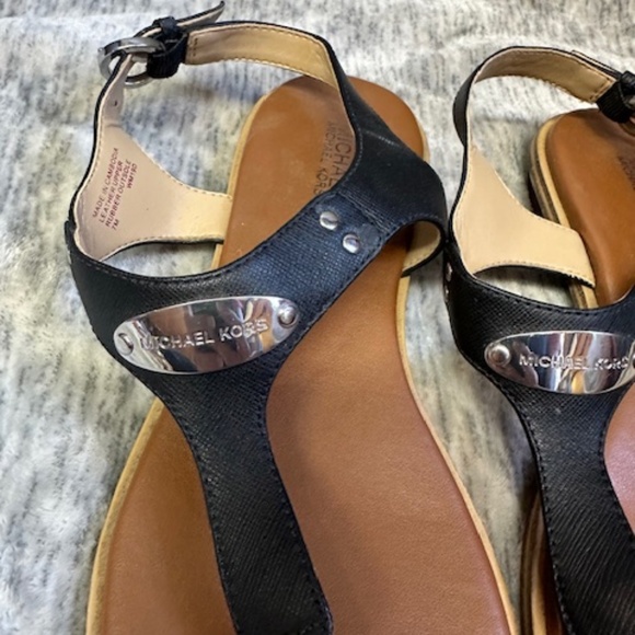 Women's Michael Kors Plate Flat Thong Sandals Size 7 (all three pairs) - Picture 3 of 15
